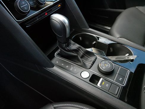 Certified 2023 Volkswagen Atlas SE image 24