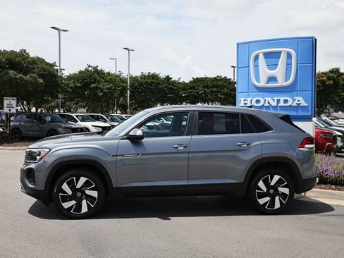 Used 2025 Volkswagen Atlas Cross Sport SE AWD/4WD image 4