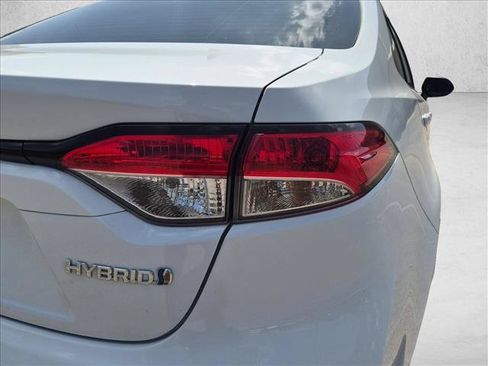 Used 2022 Toyota Corolla LE FWD image 14