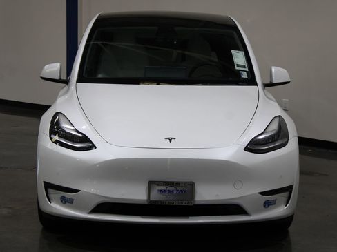 Used 2021 Tesla Model Y Long Range image 5