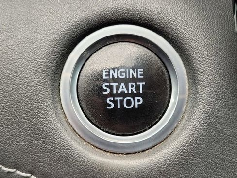 Used 2020 Toyota Highlander XLE image 24