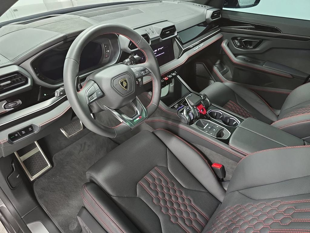 Used 2025 Lamborghini Urus SE AWD/4WD image 4