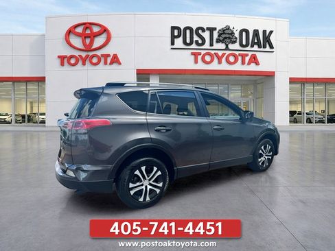 Used 2017 Toyota RAV4 LE FWD image 8