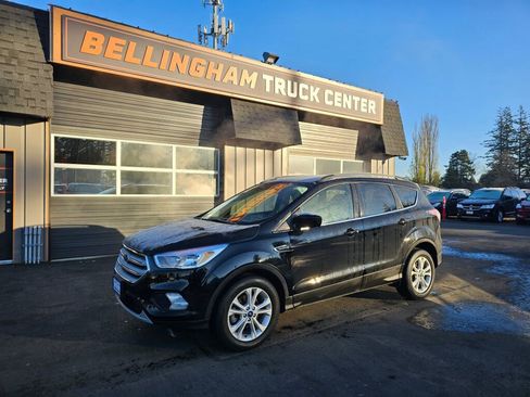 Used 2018 Ford Escape SE image 1
