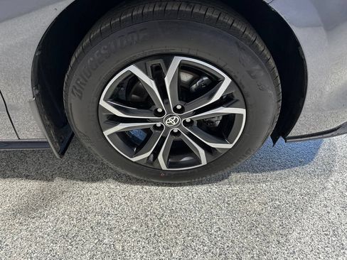 Used 2025 Toyota Sienna Platinum AWD/4WD image 18
