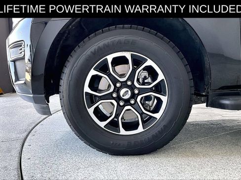 Used 2024 Ford Expedition XLT AWD/4WD image 12