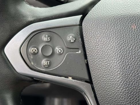 Used 2023 Chevrolet Traverse LT FWD image 24