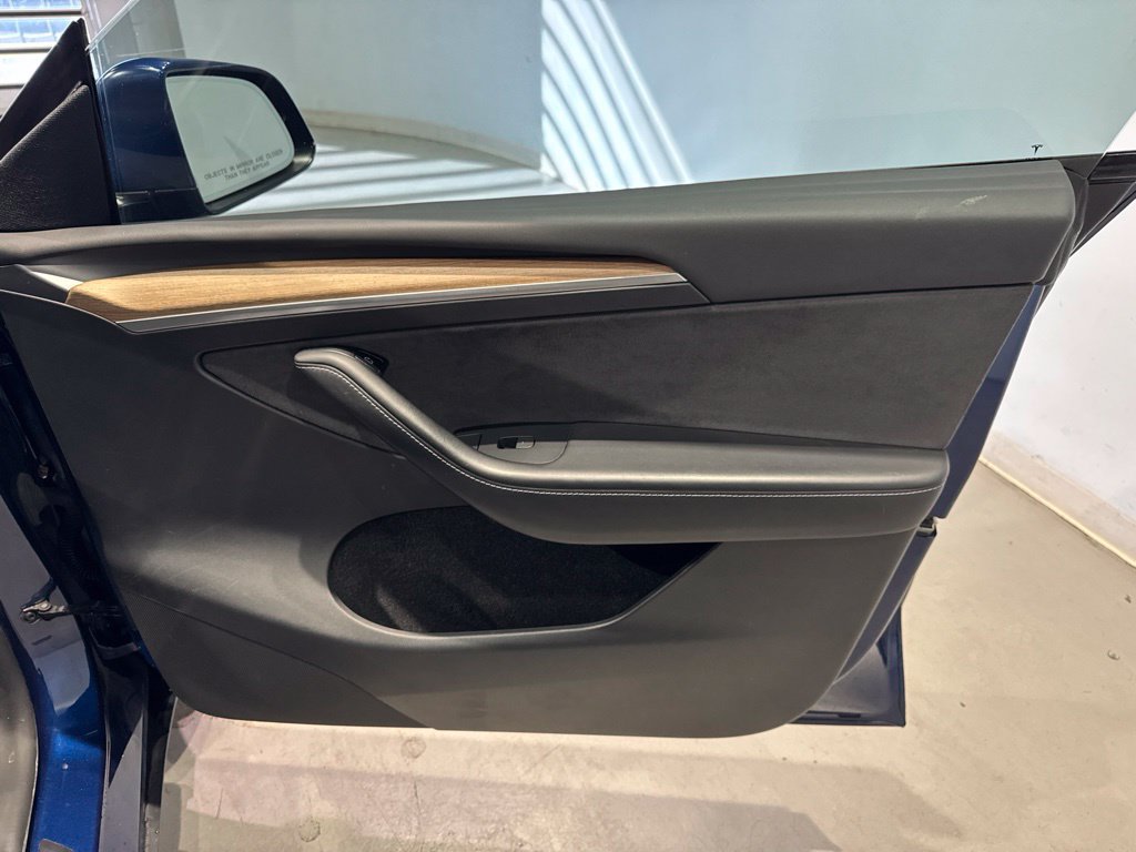 Used 2023 Tesla Model Y Long Range AWD/4WD image 25