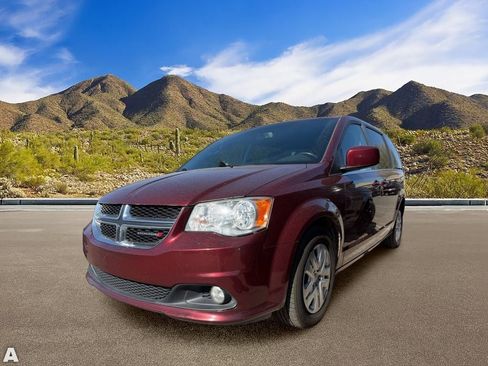 Used 2018 Dodge Grand Caravan SXT FWD image 2