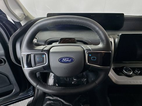 Used 2025 Ford Expedition Active image 13