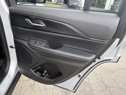 Used 2023 Jeep Grand Cherokee Altitude AWD/4WD image 16