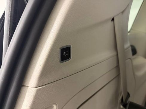 Used 2019 Chrysler Pacifica Limited w/ Tire & Wheel Group image 8