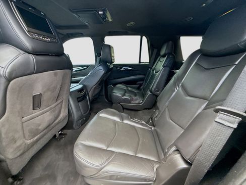 Used 2018 Cadillac Escalade Platinum RWD image 23