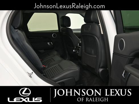 Used 2024 Land Rover Discovery S image 10