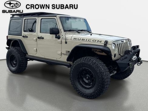 Used 2017 Jeep Wrangler Unlimited Rubicon w/ Connectivity Group AWD/4WD image 2