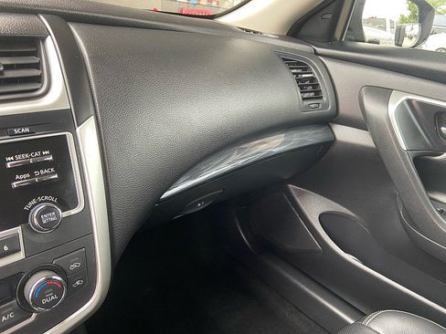 Used 2016 Nissan Altima 2.5 SL w/ Moonroof Package FWD image 16