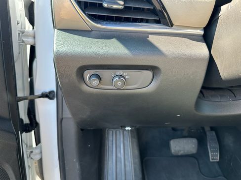 Used 2022 Chevrolet Traverse LS image 22