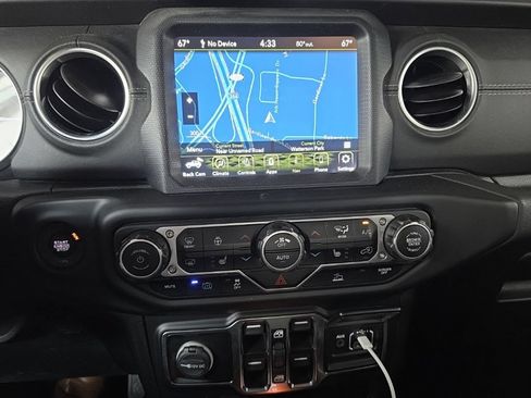 Used 2021 Jeep Wrangler Unlimited Sahara w/ Cold Weather Group AWD/4WD image 10
