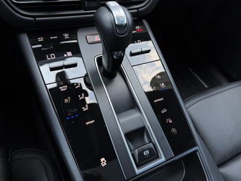 Certified 2026 Porsche Macan AWD/4WD image 33