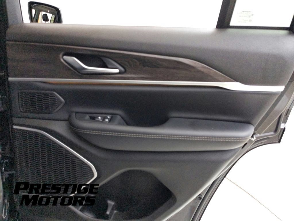 Used 2023 Jeep Grand Cherokee 4WD 4xe image 31