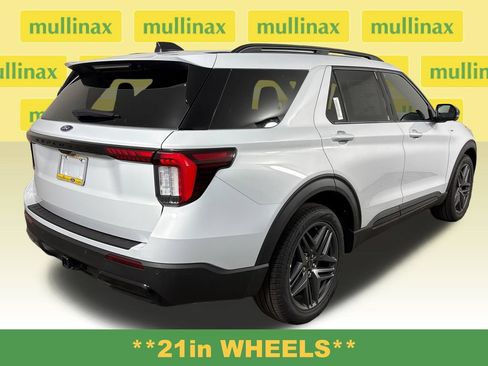 New 2026 Ford Explorer ST-Line w/ ST-Line Street Pack RWD image 4