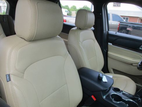 Used 2017 Ford Explorer Limited w/ Equipment Group 301A FWD image 40