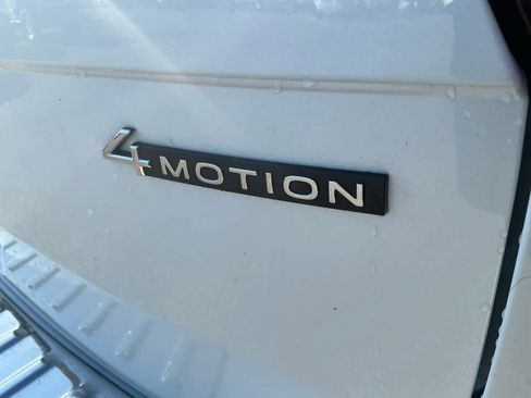 Used 2023 Volkswagen Tiguan SE w/ Panoramic Sunroof Package image 18