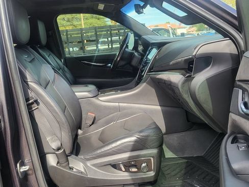 Used 2018 Cadillac Escalade Platinum AWD/4WD image 19