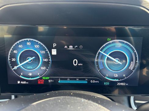 Used 2025 Hyundai Elantra Limited image 41