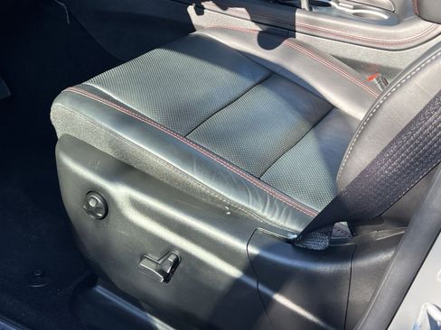 Used 2025 Dodge Durango GT image 11