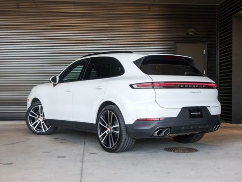 Certified 2024 Porsche Cayenne S image 3