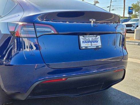 Used 2024 Tesla Model Y 2WD image 5