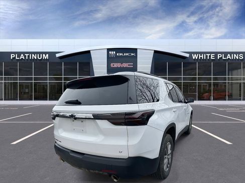Used 2023 Chevrolet Traverse LT image 2