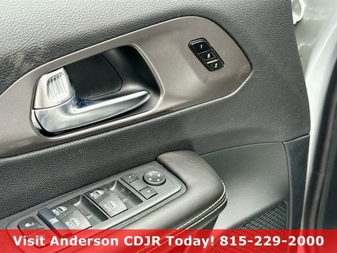 New 2026 Chrysler Pacifica Select AWD/4WD image 8
