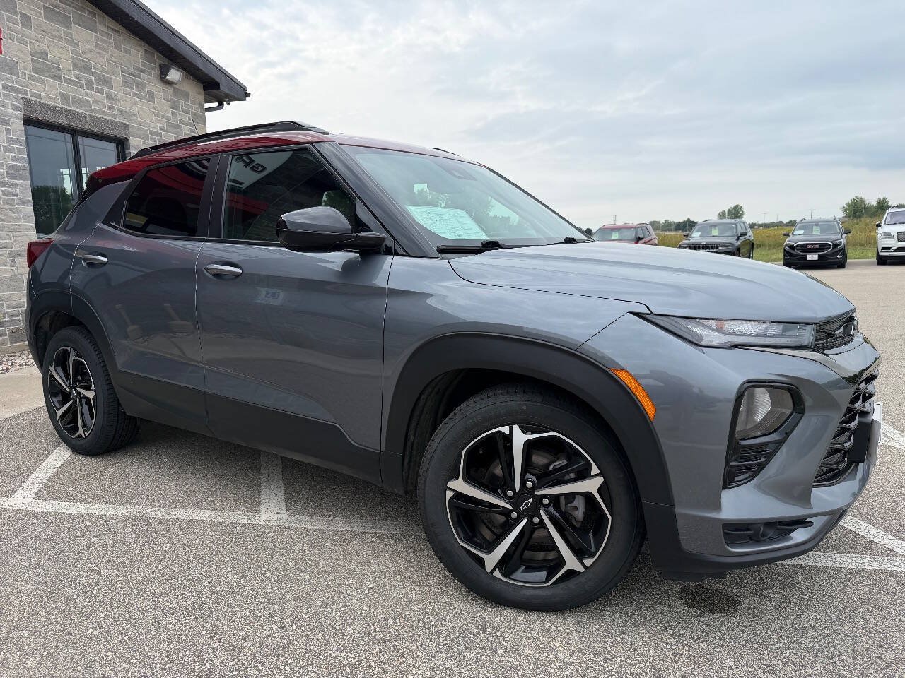 Used 2022 Chevrolet TrailBlazer RS w/ Sun and Liftgate Package FWD image 3