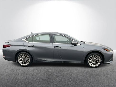 Used 2019 Lexus ES 300h w/ Luxury Package image 6