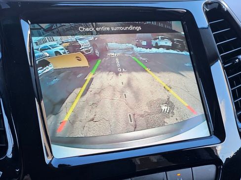 Used 2021 Jeep Cherokee Limited image 18