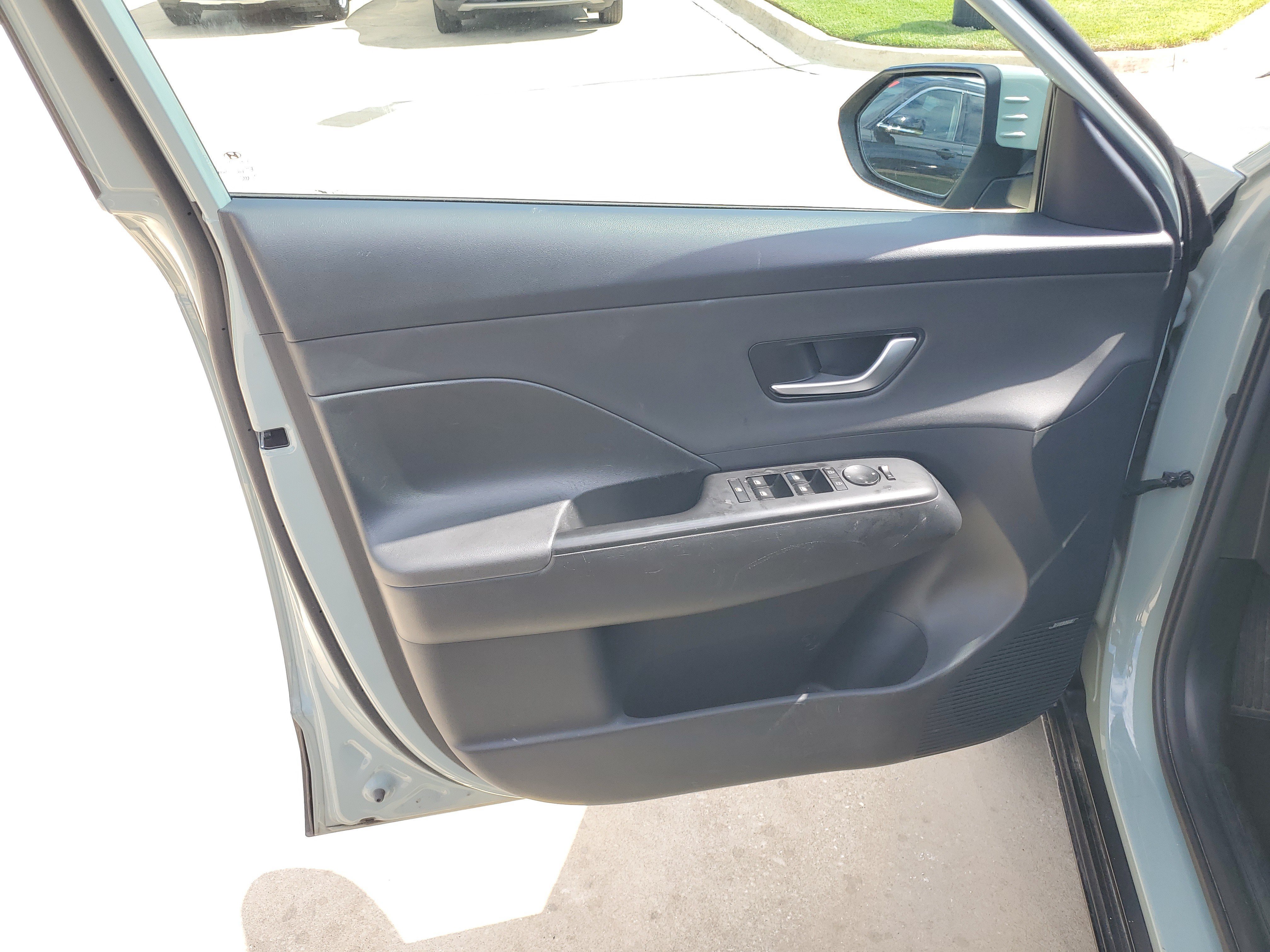 Used 2024 Hyundai Kona Limited AWD/4WD image 13