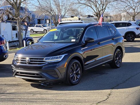 Used 2022 Volkswagen Tiguan SE w/ Panoramic Sunroof Package image 20