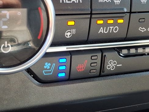Used 2018 Ford Expedition Limited w/ Equipment Group 301A AWD/4WD image 26