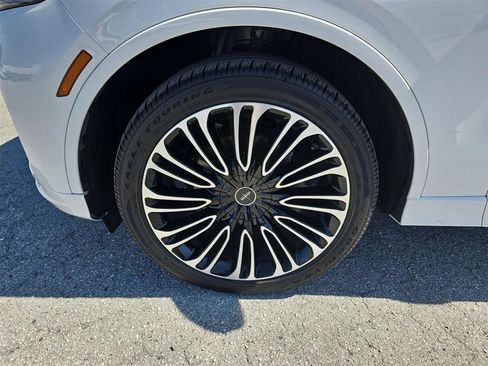 Used 2025 Lincoln Aviator Black Label AWD/4WD image 9