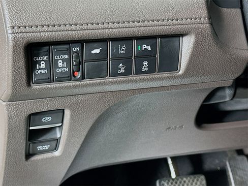 Used 2018 Honda Odyssey Touring image 10