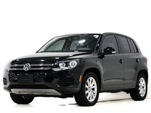 Used 2017 Volkswagen Tiguan Limited w/ Alloy Wheels Package AWD/4WD image 3