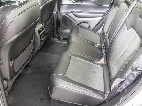 New 2025 Jeep Grand Cherokee Laredo image 29