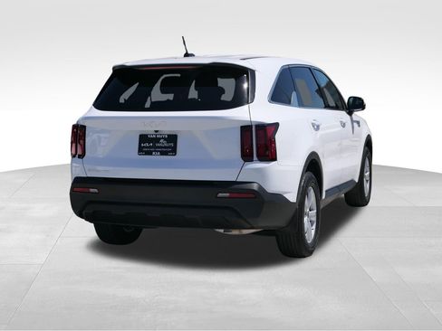 Used 2023 Kia Sorento LX FWD image 3