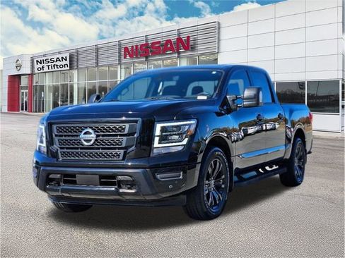 Certified 2024 Nissan Titan SV w/ SV Convenience Package image 3