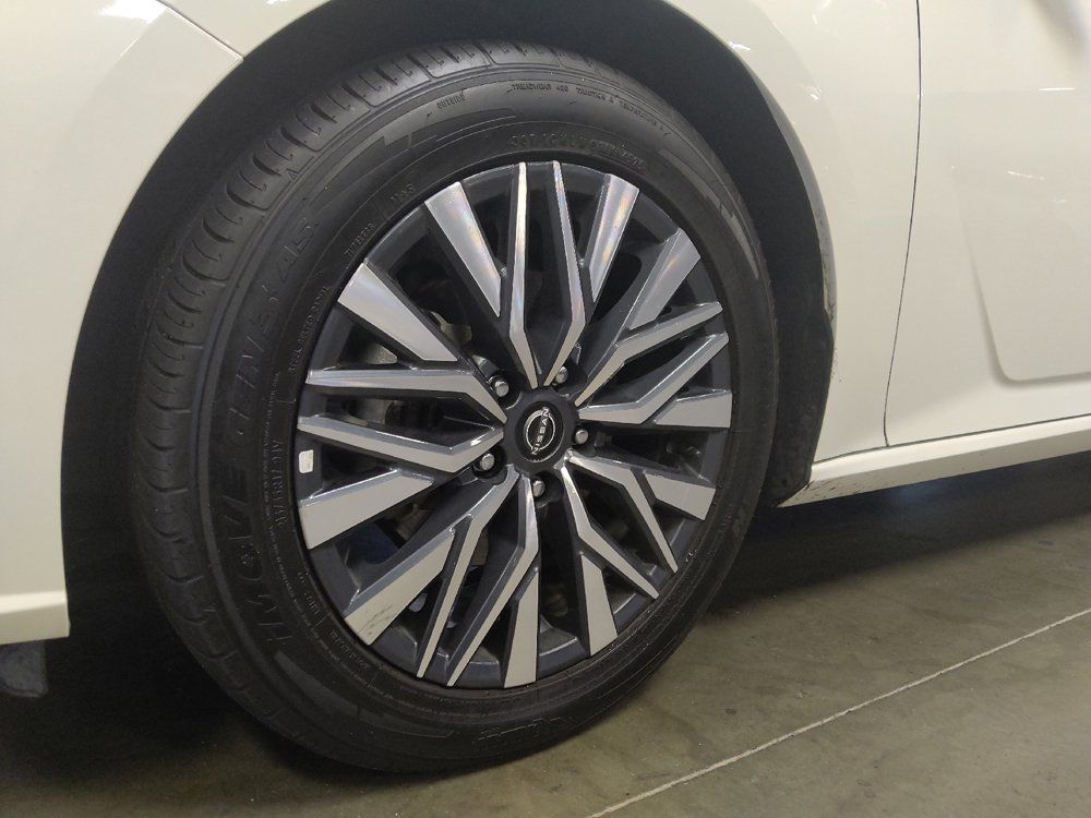 Used 2025 Nissan Altima 2.5 SV FWD image 31