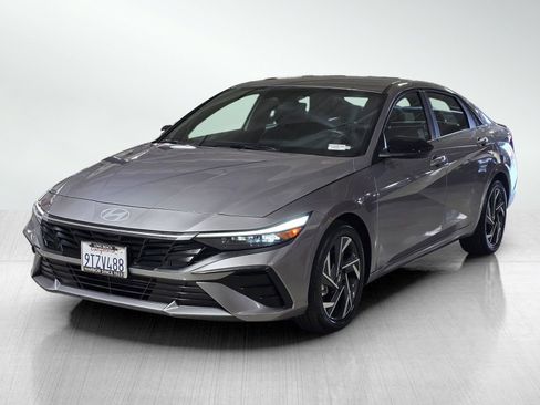 Certified 2025 Hyundai Elantra Sport image 3