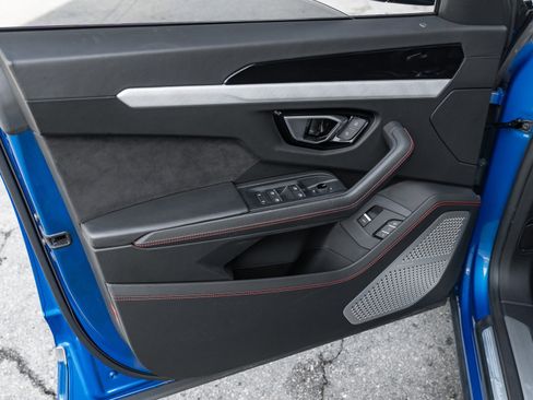 Used 2020 Lamborghini Urus image 37