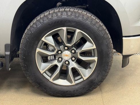 Used 2025 Chevrolet Silverado 1500 LT AWD/4WD image 4